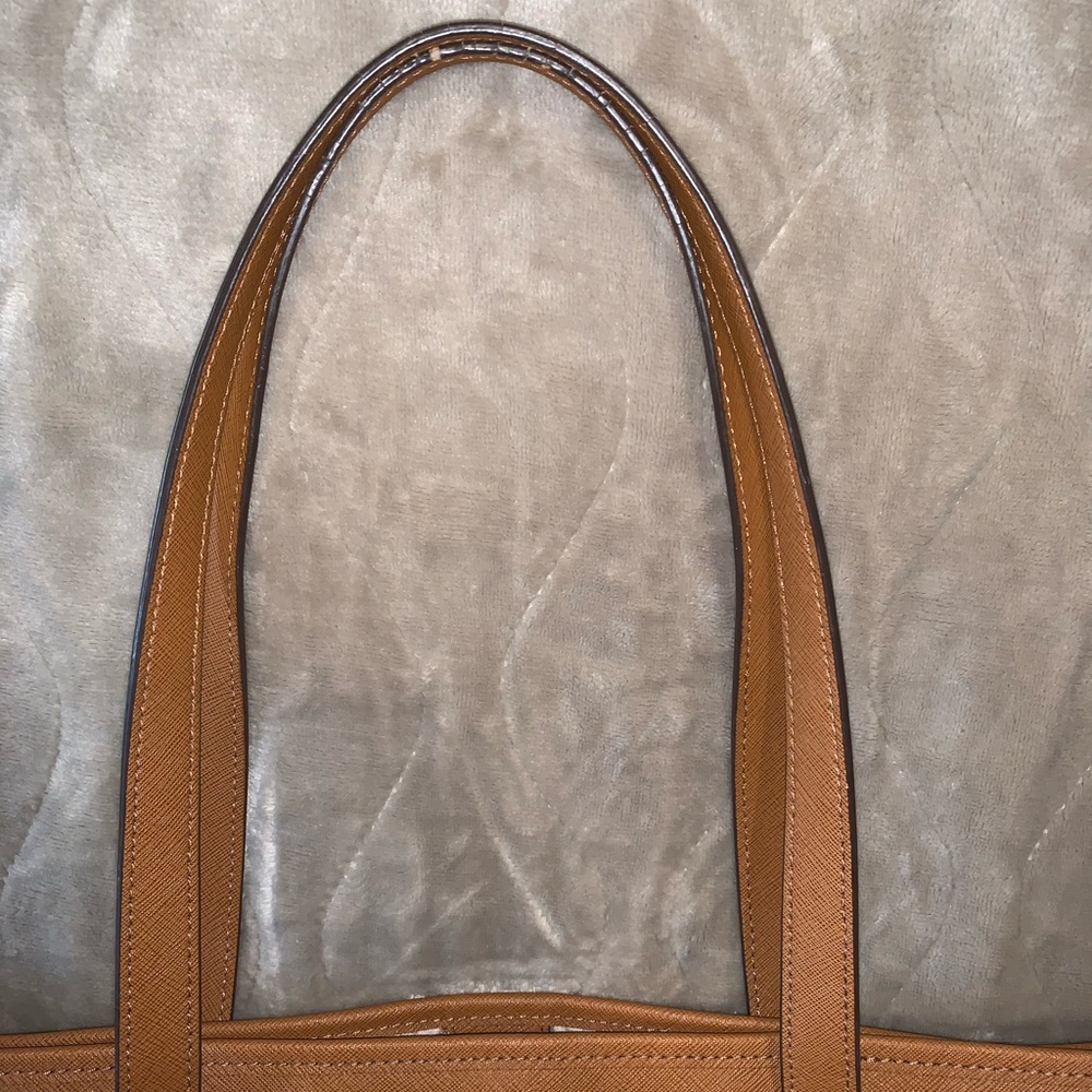 Michael Kors Large Tan Shoulder Bag - Picture 7 of 10